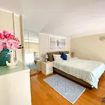 Апартаменты Welcome Riviera - Al Castello-vista Mare -romantico E A 20 Metri Dal Mare-toll Parking At 15 Euro Per Day To Be Booked In Advance -subject To Availability Рапалло