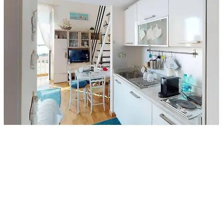 Apartman Welcome Riviera - Al Castello-vista Mare -romantico E A 20 Metri Dal Mare-toll Parking At 15 Euro Per Day To Be Booked In Advance -subject To Availability *