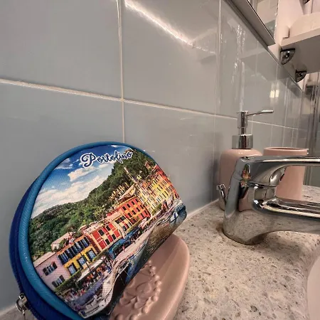 Апартаменты Welcome Riviera - Al Castello-vista Mare -romantico E A 20 Metri Dal Mare-toll Parking At 20 Euro Per Day To Be Booked In Advance -subject To Availability Рапалло