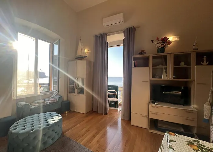 Welcome Riviera - Al Castello-vista Mare -romantico E A 20 Metri Dal Mare-toll Parking At 15 Euro Per Day To Be Booked In Advance -subject To Availability Apartman *