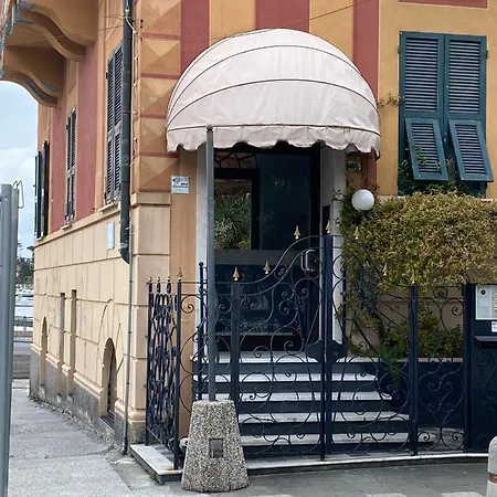 Apartment Al Castello: Romantic Seaside Retreat With Castle Views *