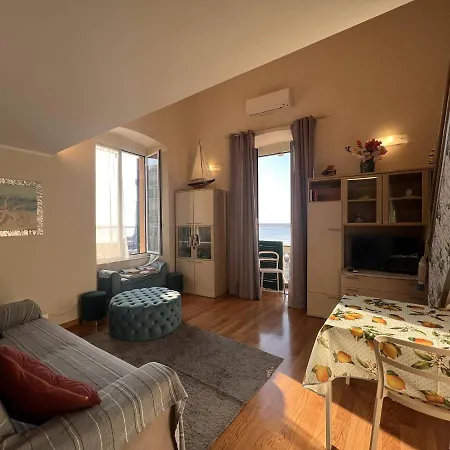 Welcome Riviera - Al Castello-vista Mare -romantico E A 20 Metri Dal Mare-toll Parking At 20 Euro Per Day To Be Booked In Advance -subject To Availability