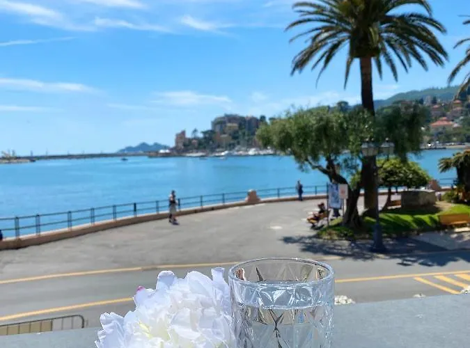 Welcome Riviera - Al Castello-vista Mare -romantico E A 20 Metri Dal Mare-toll Parking At 15 Euro Per Day To Be Booked In Advance -subject To Availability ראפאלו