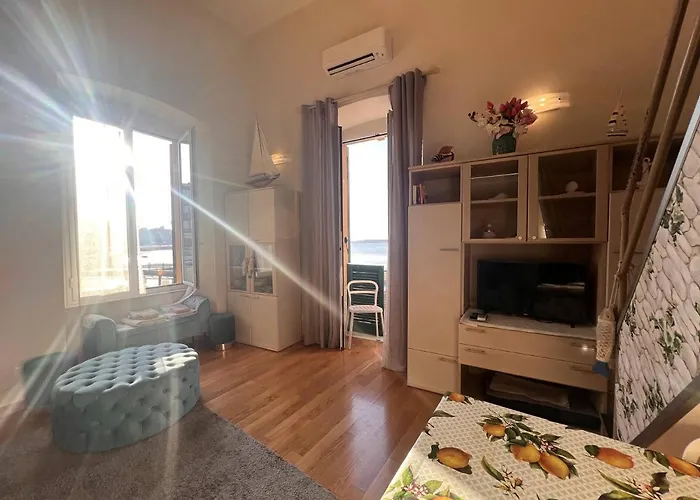 Welcome Riviera - Al Castello-vista Mare -romantico E A 20 Metri Dal Mare-toll Parking At 15 Euro Per Day To Be Booked In Advance -subject To Availability ראפאלו